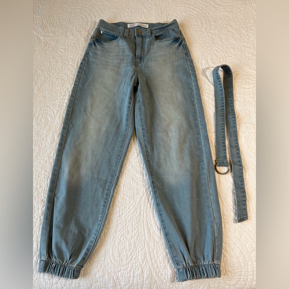 Signature by Levi Strauss light blue joggers. Size 25W.
